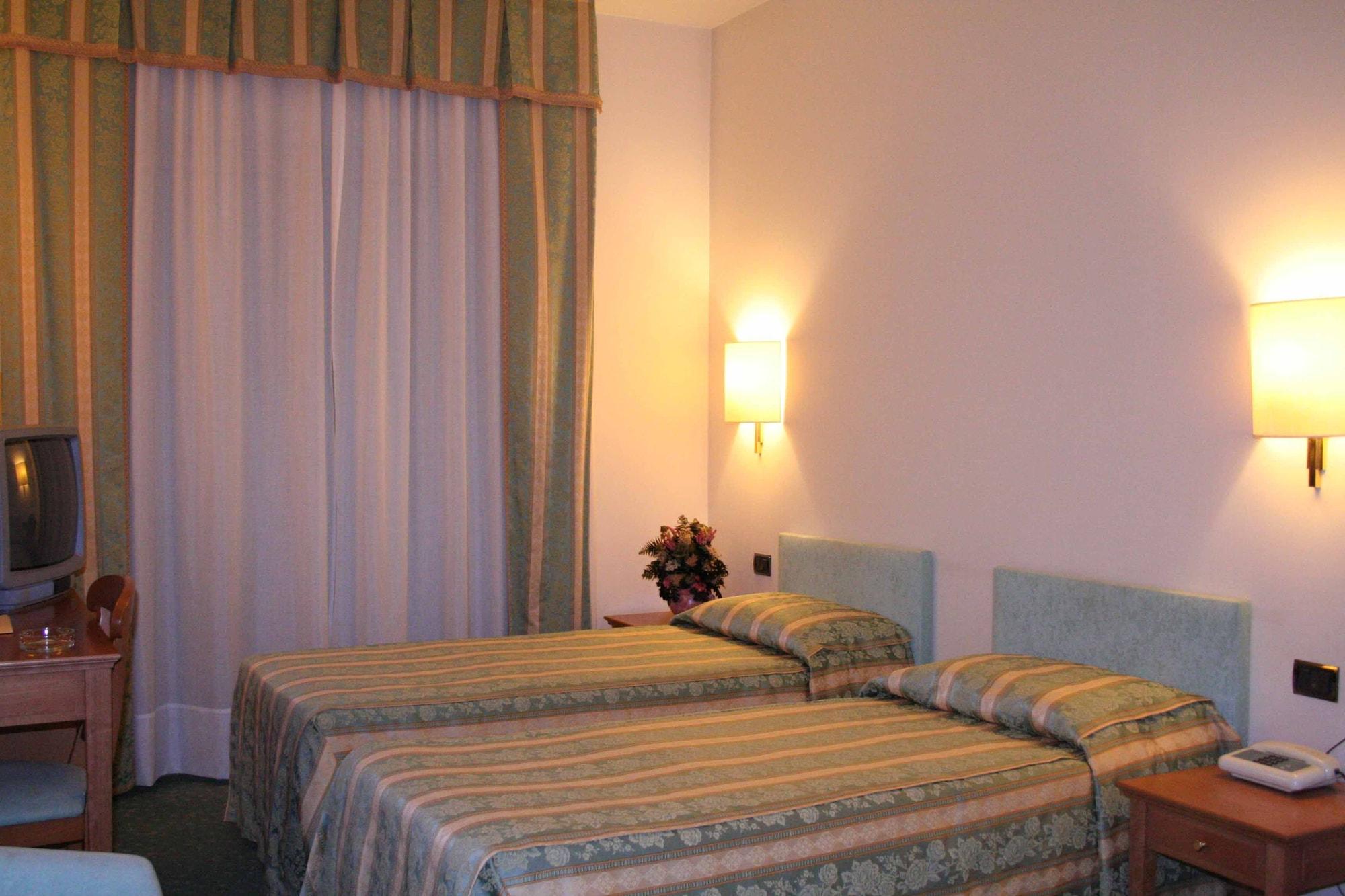 Savant Hotel Lamezia Terme Exteriör bild