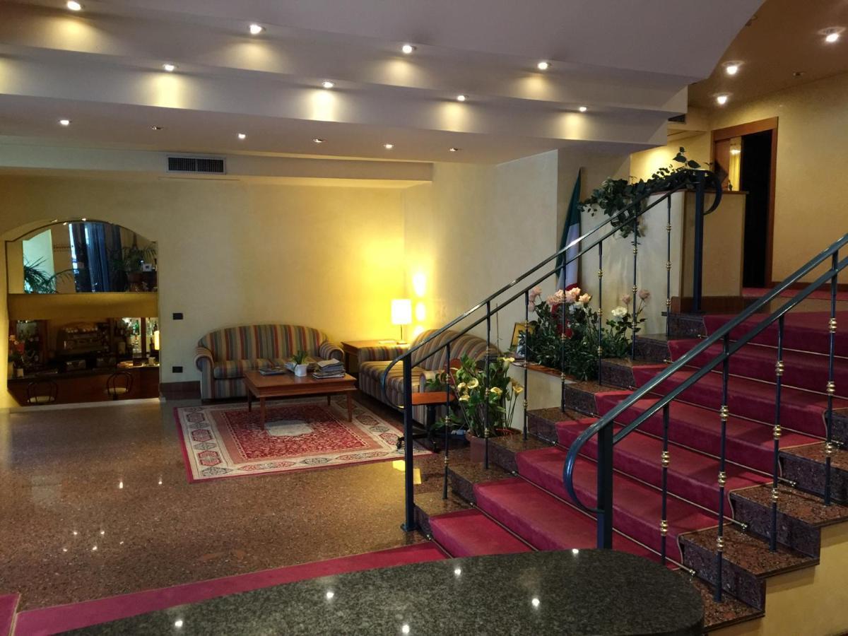 Savant Hotel Lamezia Terme Exteriör bild